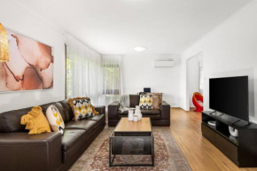 4 Bedroom home by Short & Long Stays, Geelong